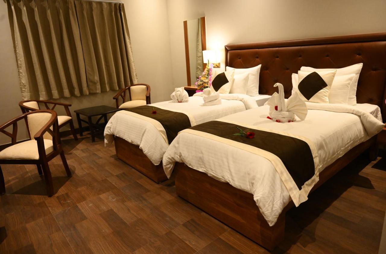 Neel Clarks Inn Express Agra  Exterior photo