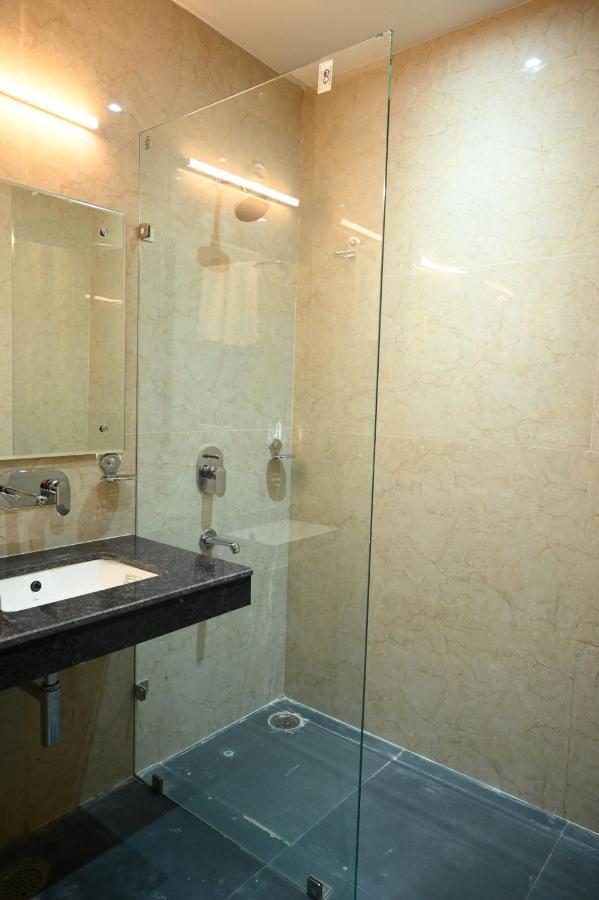Neel Clarks Inn Express Agra  Exterior photo
