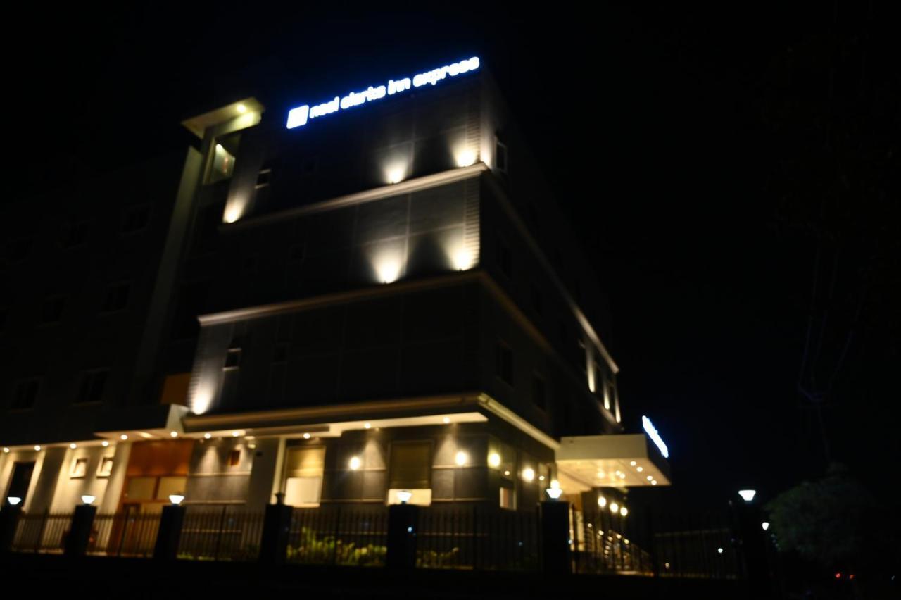 Neel Clarks Inn Express Agra  Exterior photo