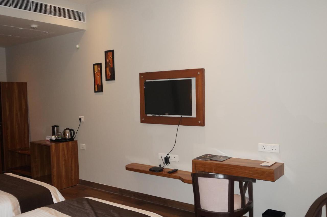 Neel Clarks Inn Express Agra  Exterior photo