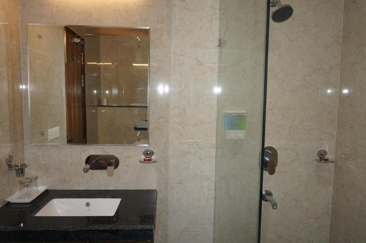 Neel Clarks Inn Express Agra  Exterior photo