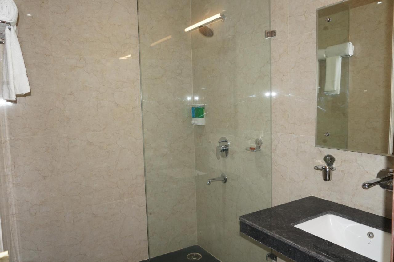 Neel Clarks Inn Express Agra  Exterior photo